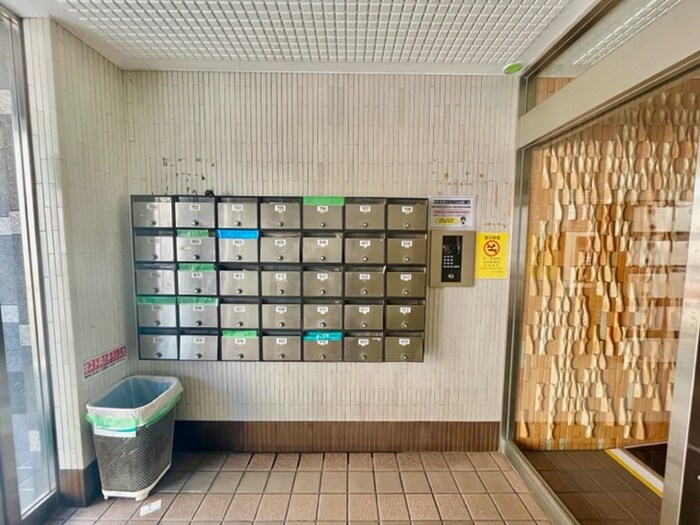 物件外観写真4　(エントランス部分)