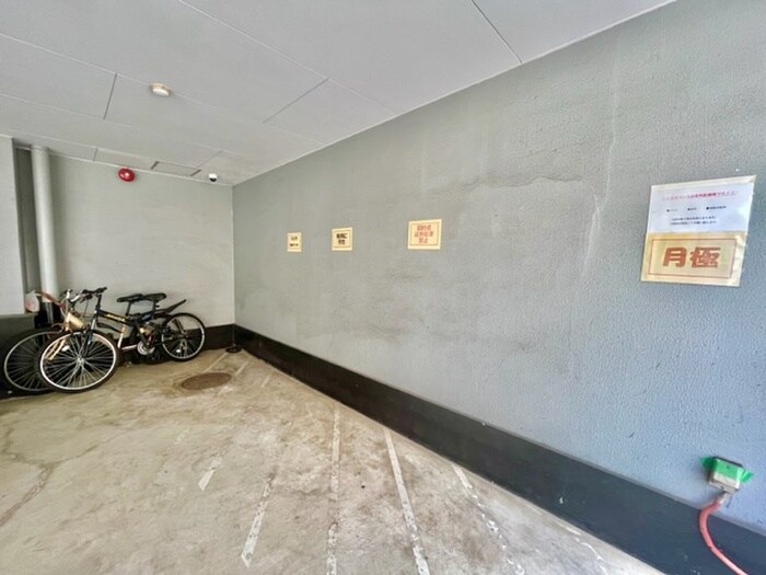 物件外観写真5　(駐輪場)