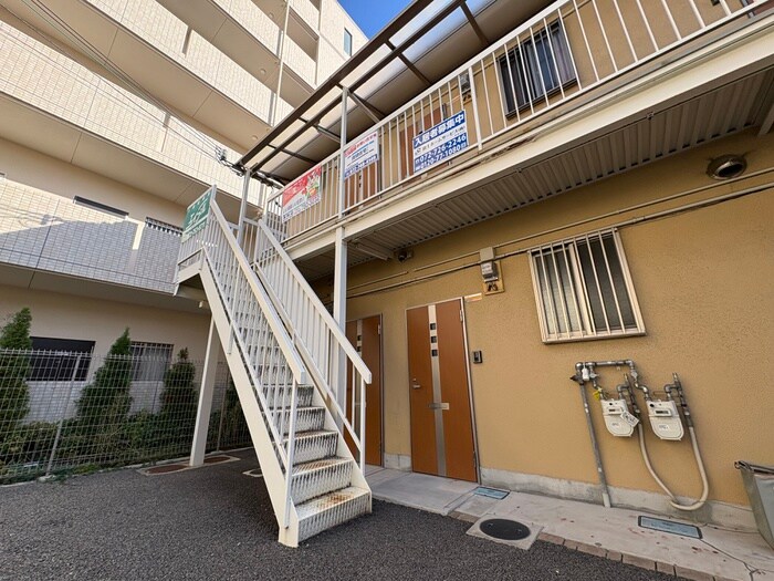 物件外観写真5　(エントランス部分)