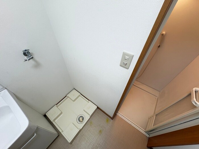 物件内観写真11　(洗濯機置場)