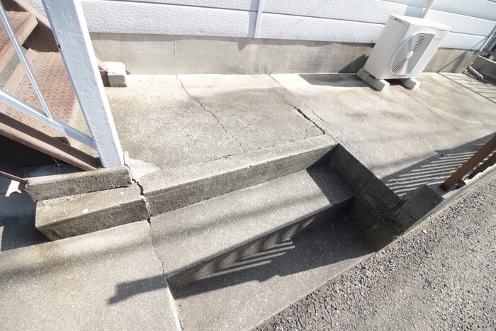 物件外観写真2　(エントランス部分)