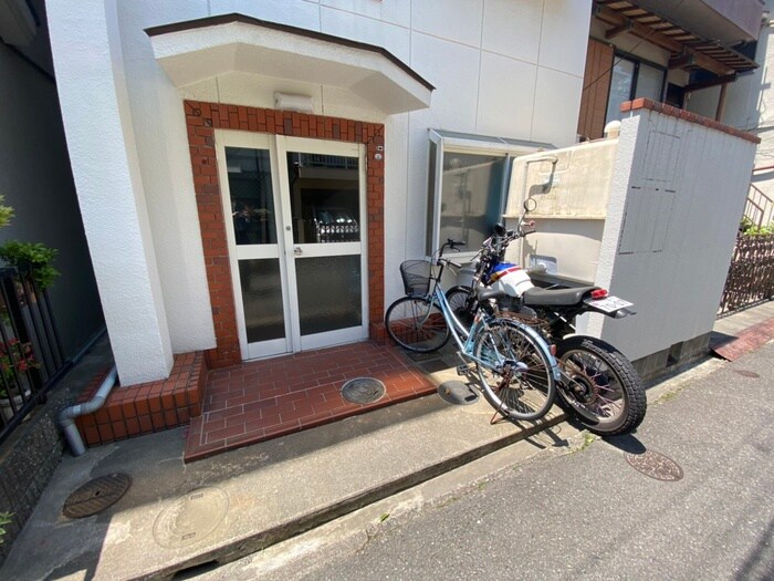 物件外観写真2　(駐輪場)