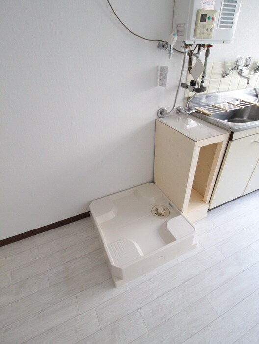 物件内観写真14　(洗濯機置場)