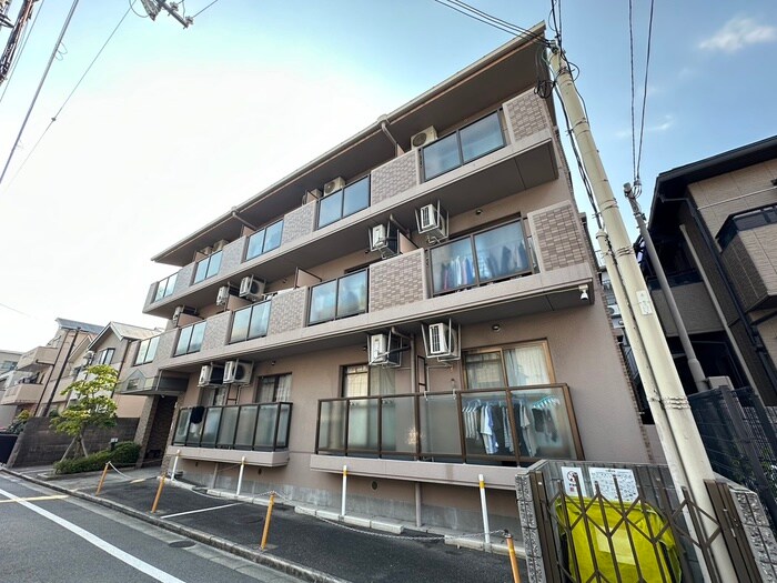 物件外観写真2　(駐車場)