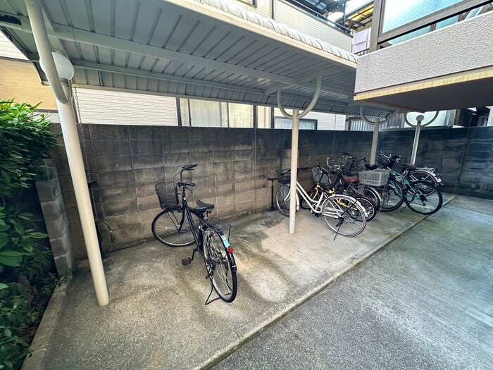 物件外観写真6　(駐輪場)