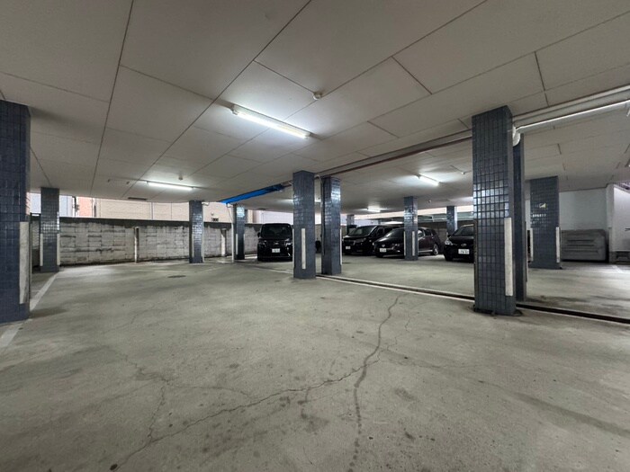 物件外観写真4　(駐車場)