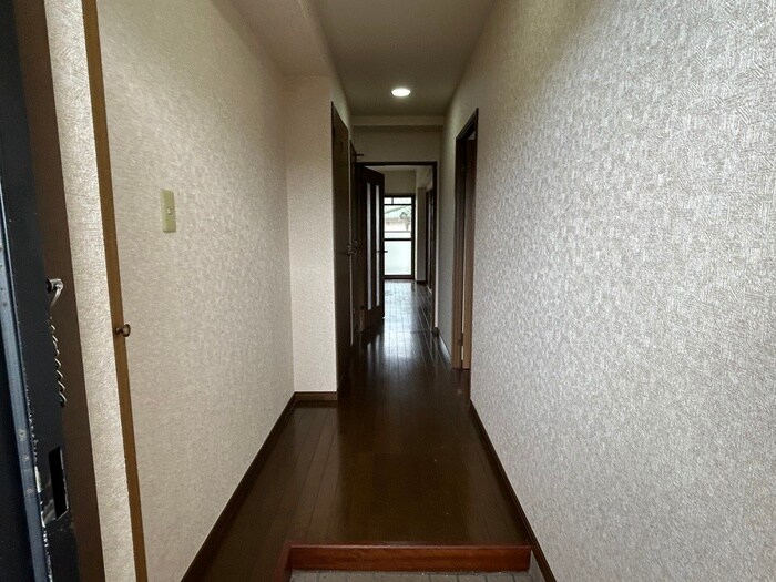 物件内観写真18　(廊下)