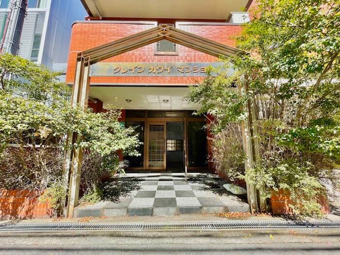 物件外観写真2　(エントランス部分)