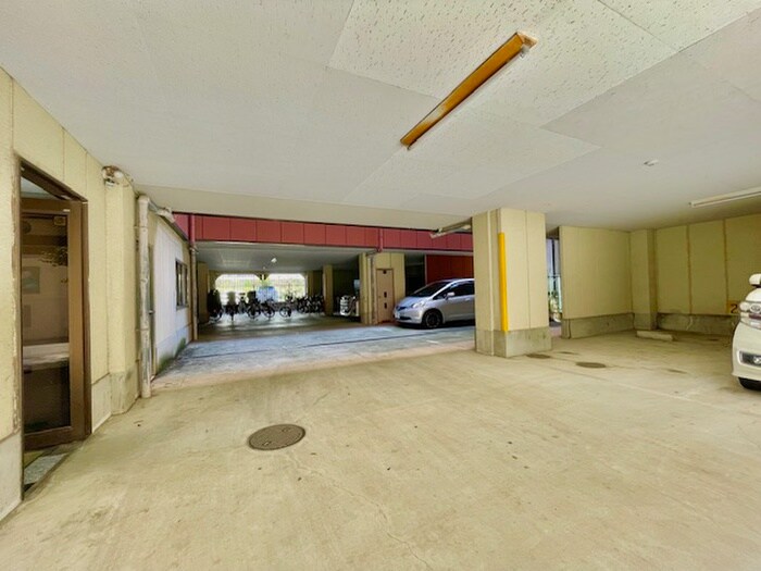 物件外観写真5　(駐車場)