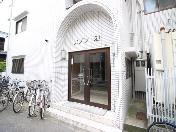 物件外観写真2　(エントランス部分)