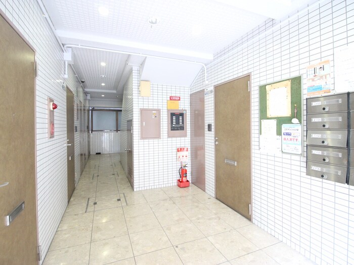 物件外観写真6　(エントランス部分)