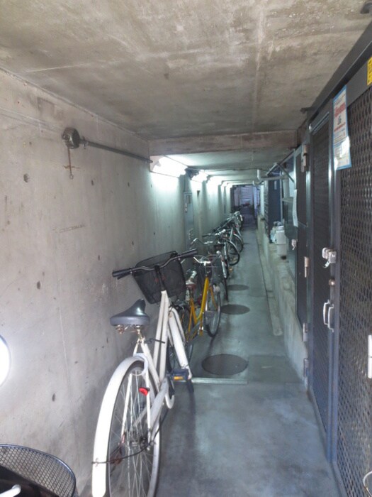 物件外観写真4　(駐輪場)