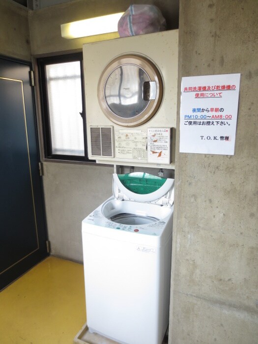 物件内観写真16　(洗濯機置場)