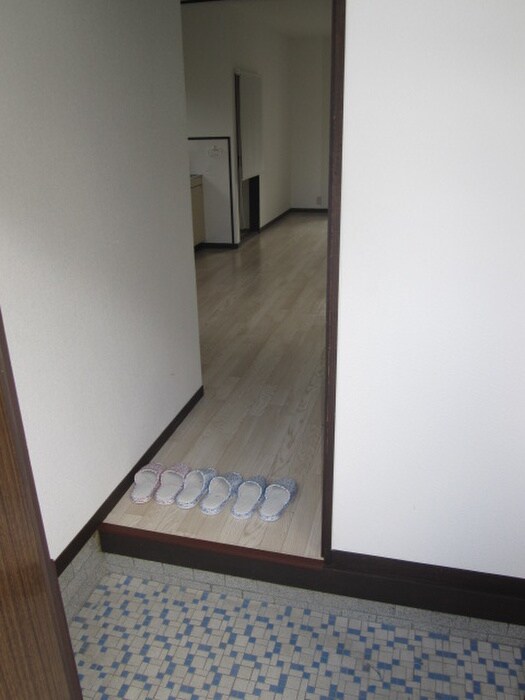 物件内観写真12　(玄関)