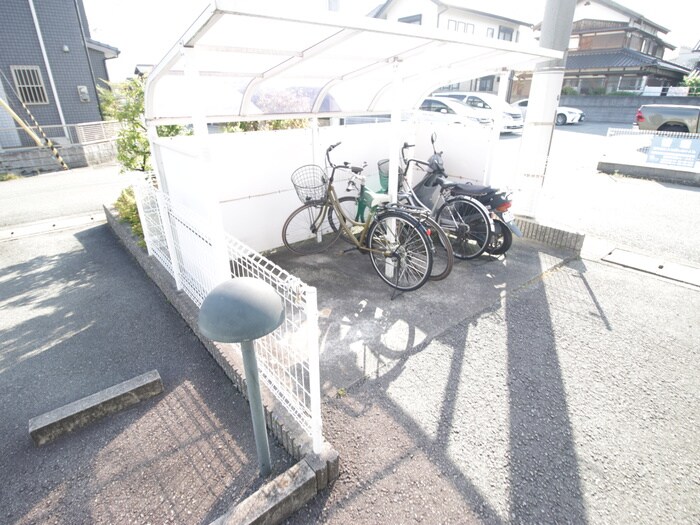 物件外観写真6　(駐輪場)