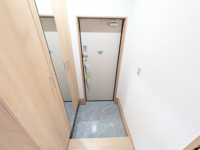 物件内観写真15　(玄関)