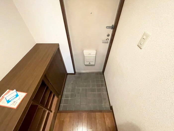 物件内観写真12　(玄関)