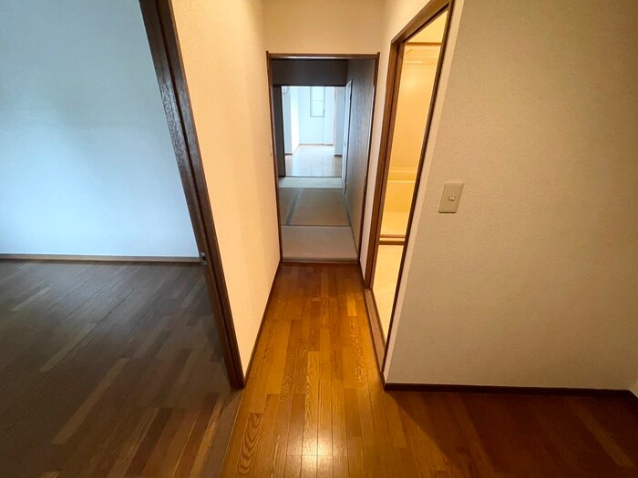 物件内観写真14　(廊下)