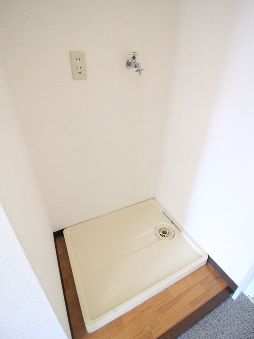 物件内観写真13　(洗濯機置場)