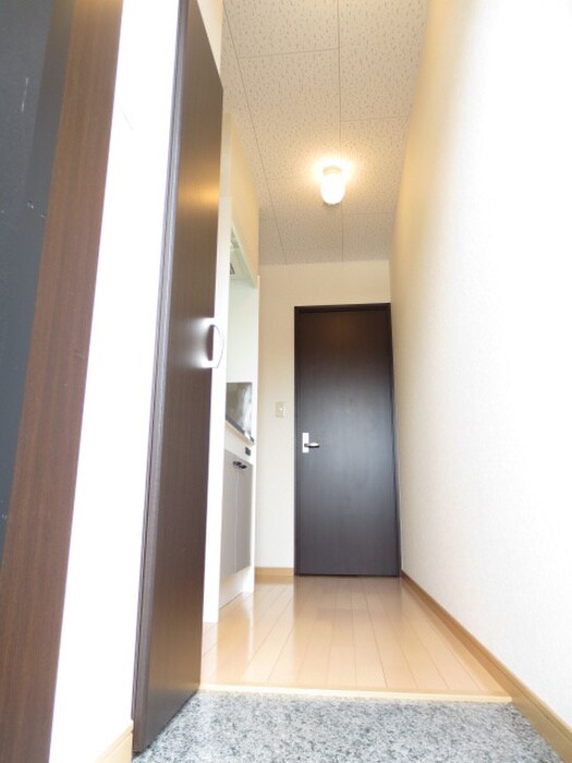 物件内観写真13　(玄関)