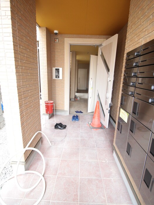 物件外観写真2　(エントランス部分)