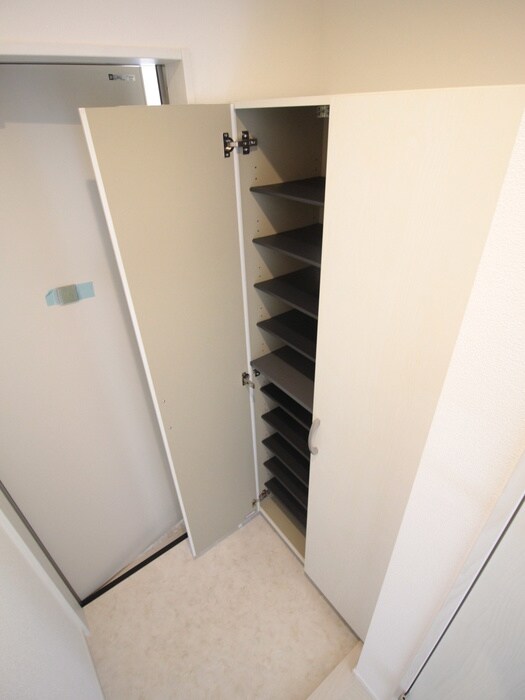 物件内観写真8　(靴箱)