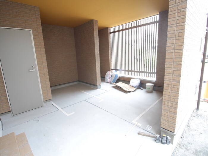 物件外観写真4　(駐輪場)