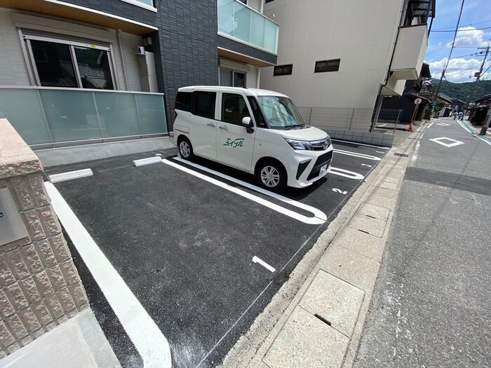 物件外観写真3　(駐車場)