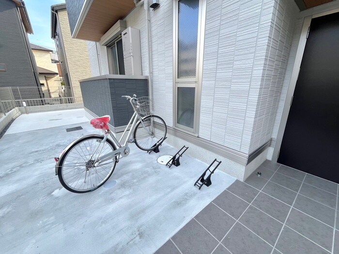 物件外観写真4　(エントランス部分)