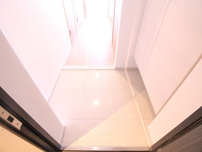 物件内観写真13　(玄関)