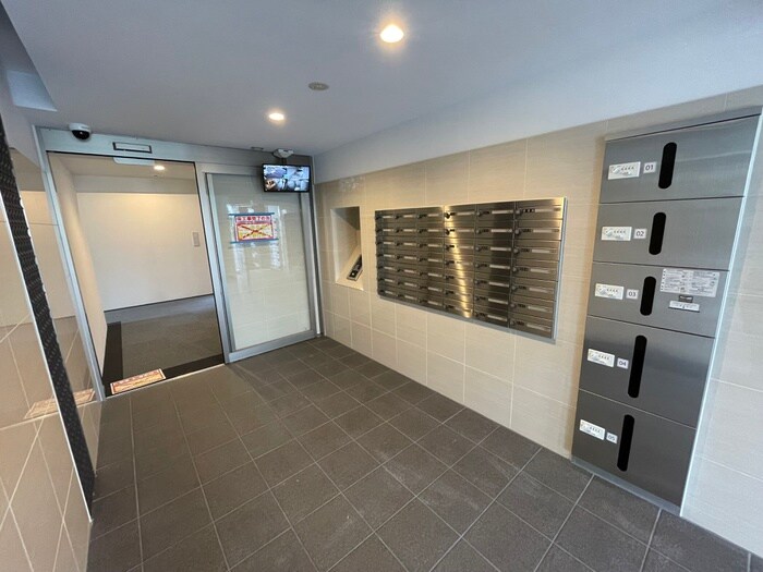 物件外観写真3　(エントランス部分)