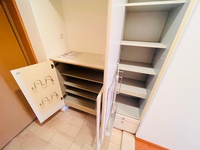 物件内観写真13　(靴箱)