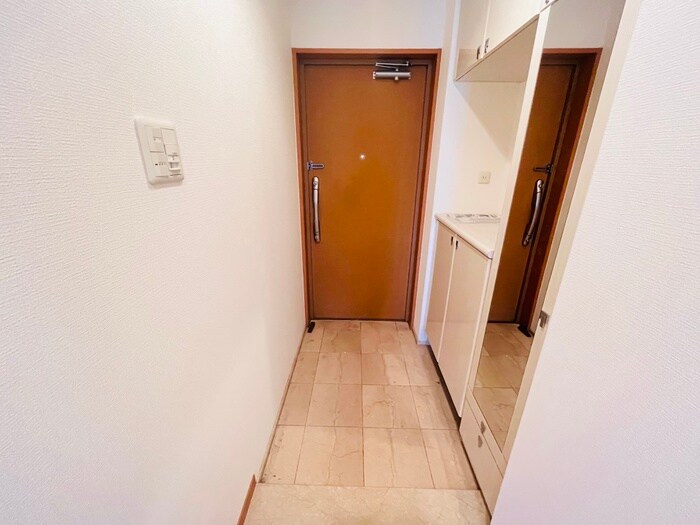 物件内観写真18　(玄関)
