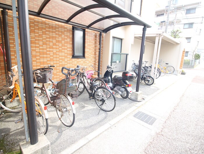 物件外観写真5　(駐輪場)