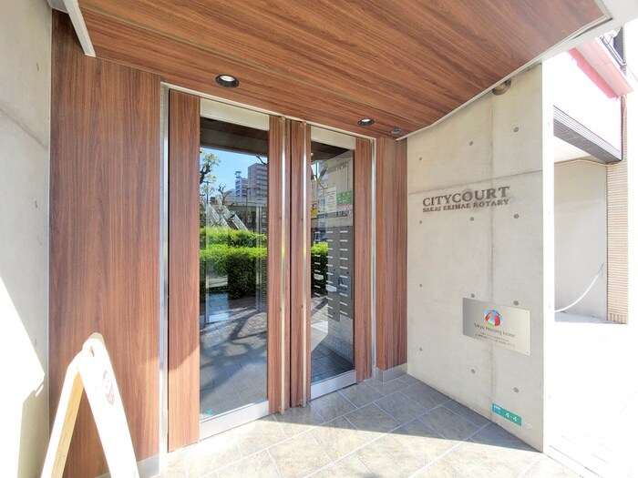 物件外観写真2　(エントランス部分)