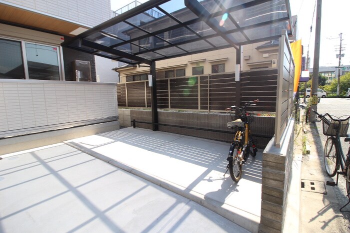 物件外観写真5　(駐輪場)