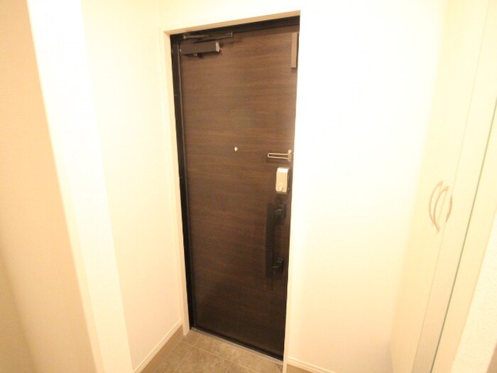 物件内観写真16　(玄関)