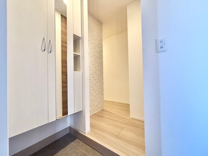 物件内観写真18　(玄関)