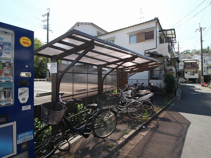 物件外観写真4　(駐輪場)