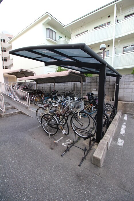 物件外観写真4　(駐輪場)
