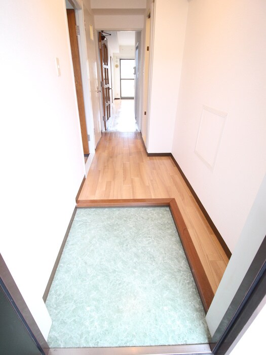 物件内観写真13　(玄関)