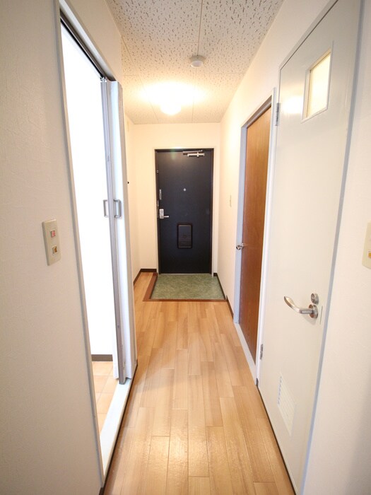 物件内観写真16　(廊下)