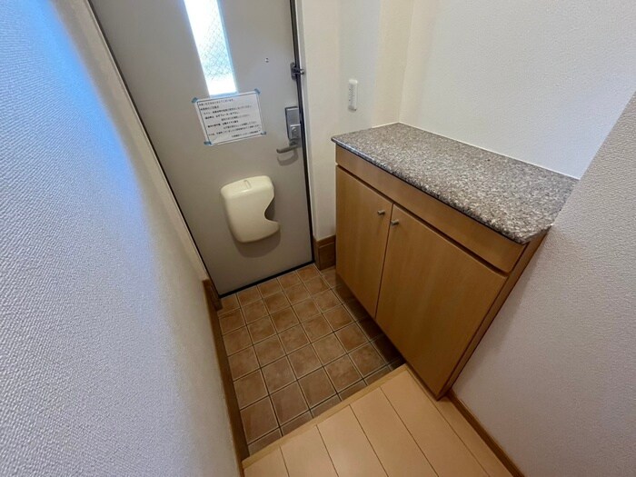 物件内観写真16　(玄関)