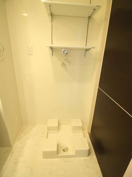 物件内観写真12　(洗濯機置場)