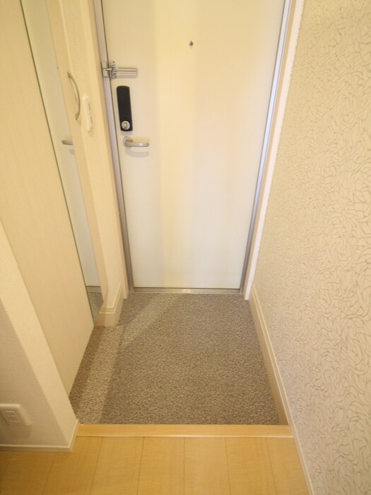 物件内観写真17　(玄関)