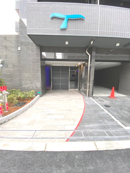 物件外観写真2　(エントランス部分)