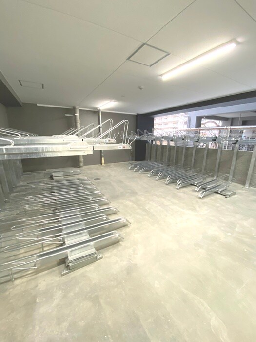 物件外観写真4　(駐輪場)