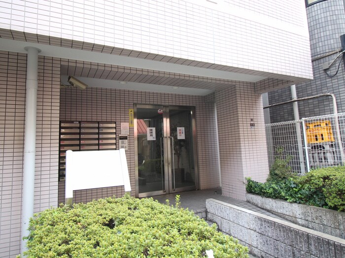 物件外観写真2　(エントランス部分)