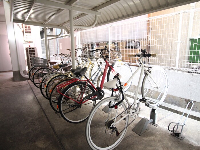 物件外観写真3　(駐輪場)