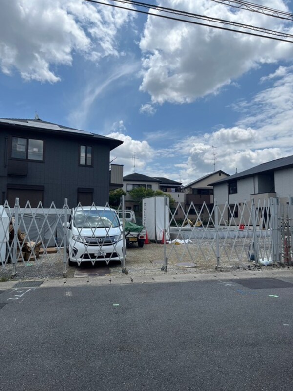 建築中